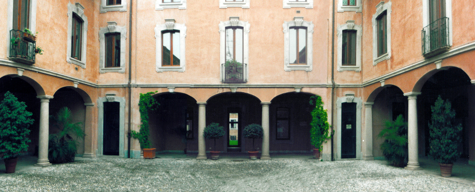 Ristrutturazione e restauro conservativo della "Villa Re" e del "Palazzotto" retrostante in via Roma e vicolo Ventimiglia a Cerro Maggiore.<br>
(Edifici barocchi milanesi edificati nel 1600)